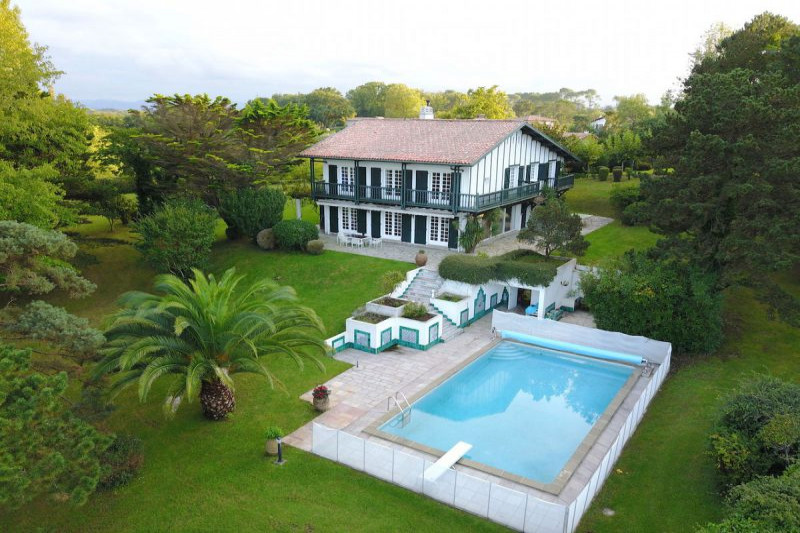 Вилла во Франции, в регионе Новая Аквитания