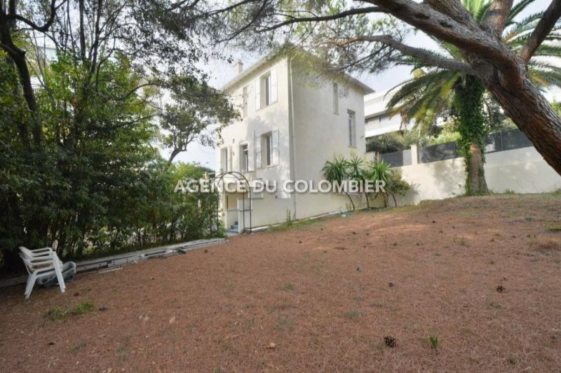 Вилла во Франции, в Антибе