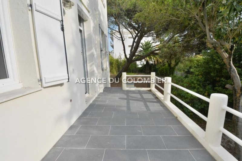 Вилла во Франции, в Антибе