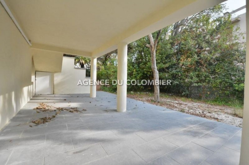 Вилла во Франции, в Антибе