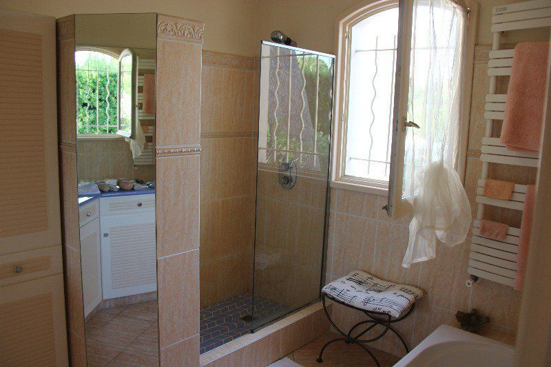 Вилла во Франции, в Антибе