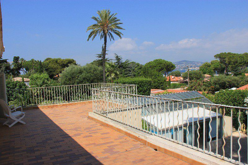 Вилла во Франции, в Антибе