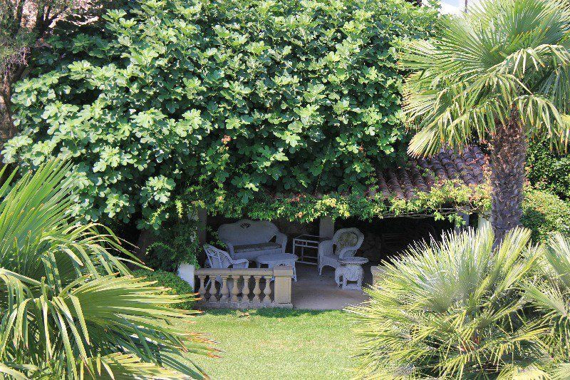 Вилла во Франции, в Антибе