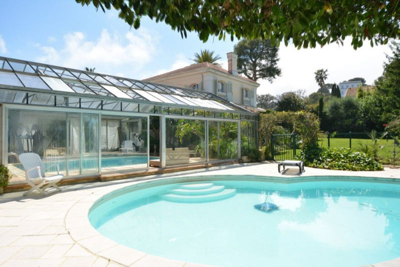 Вилла во Франции, в Антибе