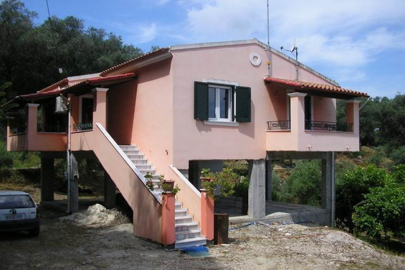 Cottage / House in Greece, in Agioi Douloi