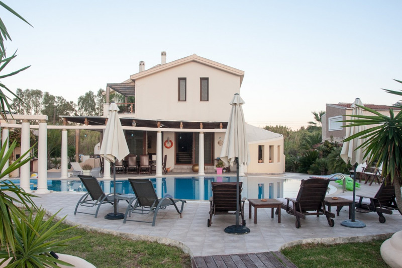 Villa in Greece, in Alykes