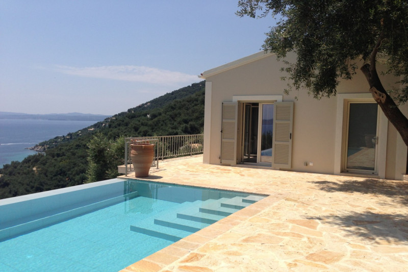 Villa in Greece, in Kentroma