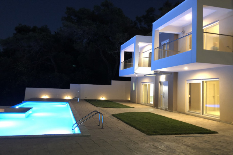 Villa in Greece, in Chlomos
