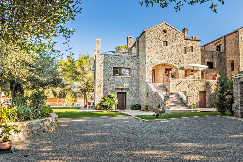 Villa in Greece, in Poulades