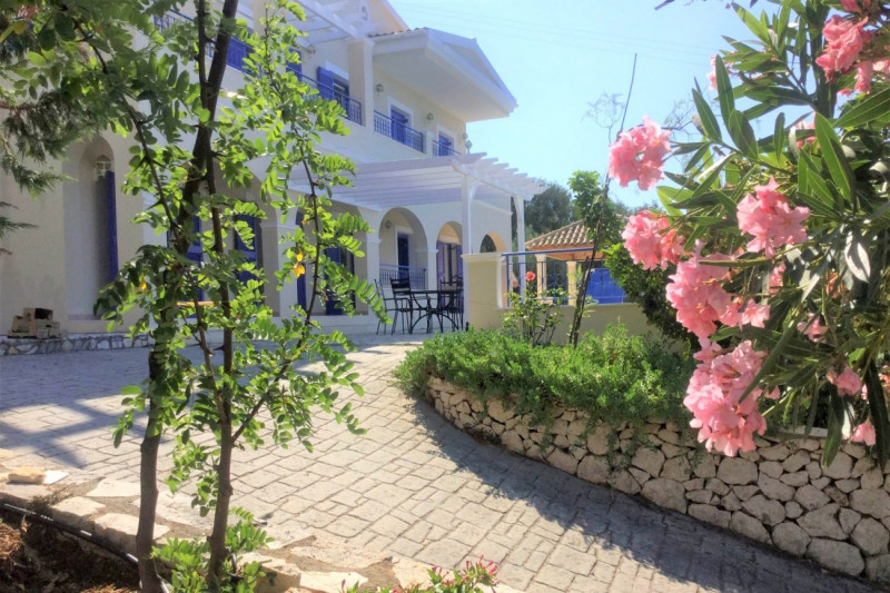 Villa in Greece, in Peritheia
