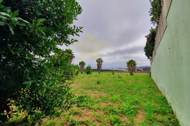 Участок в Португалии, в Порту