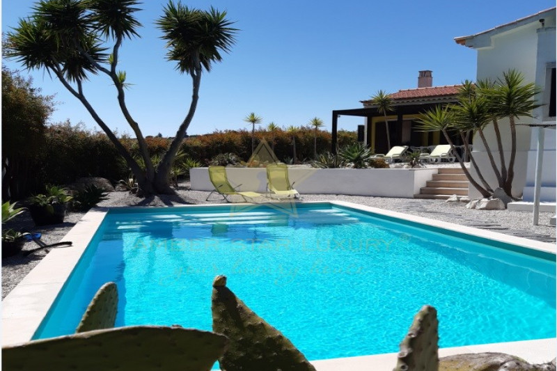 Дом в Португалии, в Сетубале