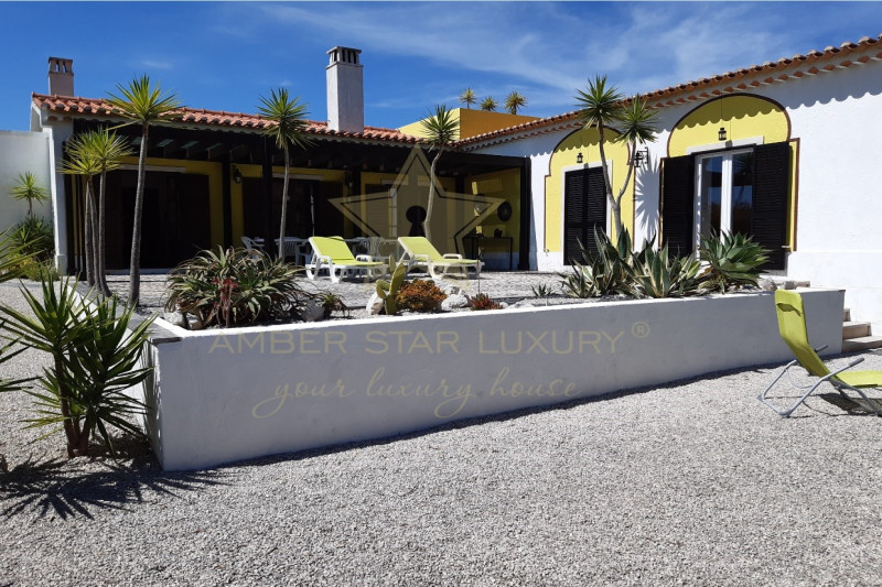 Дом в Португалии, в Сетубале