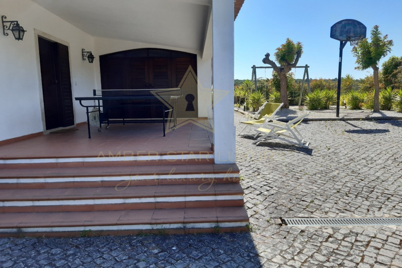 Дом в Португалии, в Сетубале