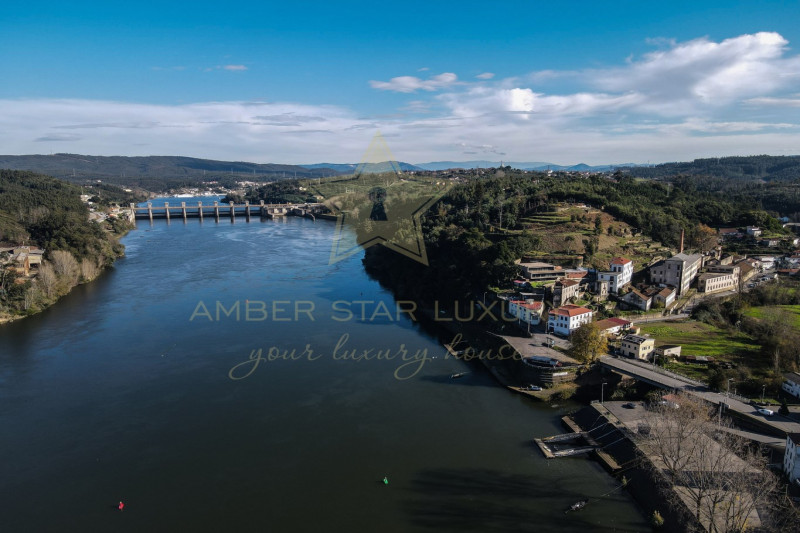 Коммерческая недвижимость в Португалии, в Порту