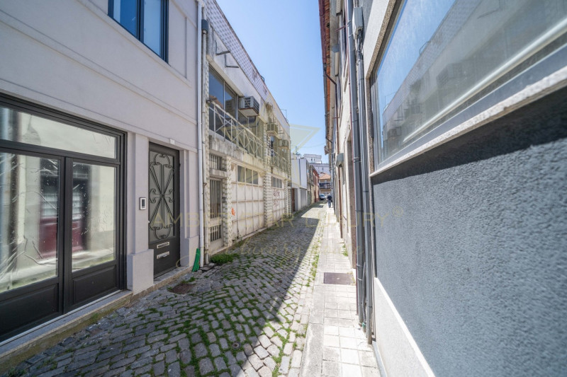 Коммерческая недвижимость в Португалии, в Порту