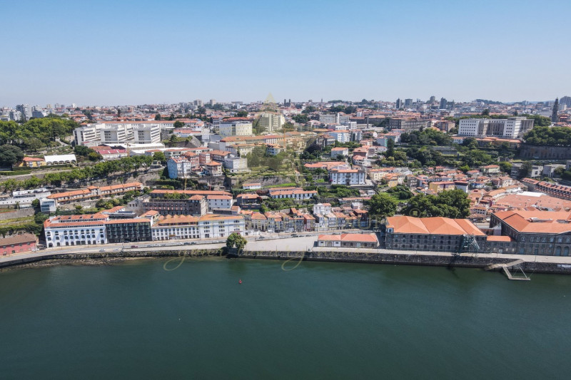 Коммерческая недвижимость в Португалии, в Порту