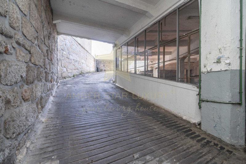 Коммерческая недвижимость в Португалии, в Порту