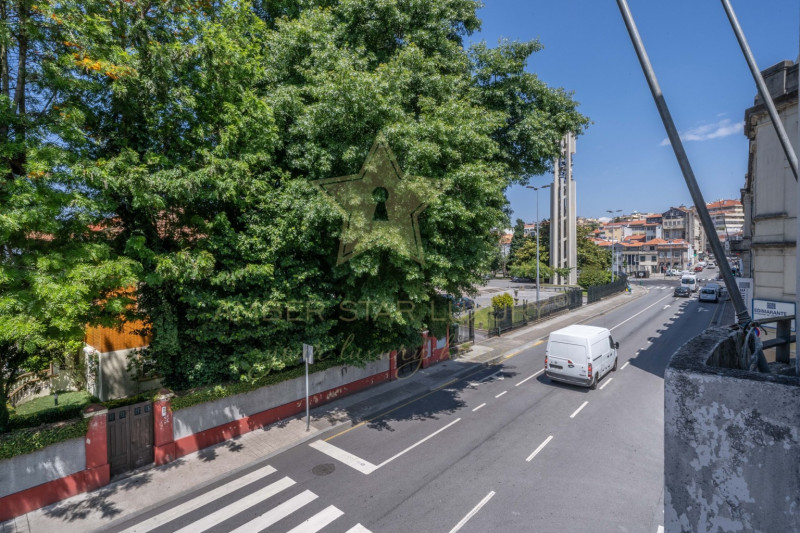 Коммерческая недвижимость в Португалии, в Порту