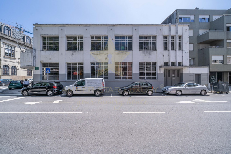 Коммерческая недвижимость в Португалии, в Порту