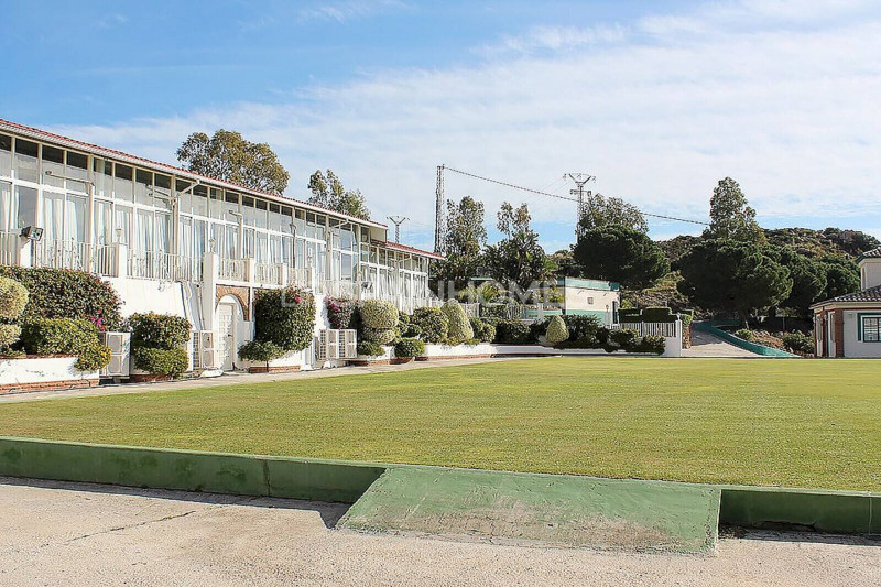 Отель в Испании, в Бенальмадене