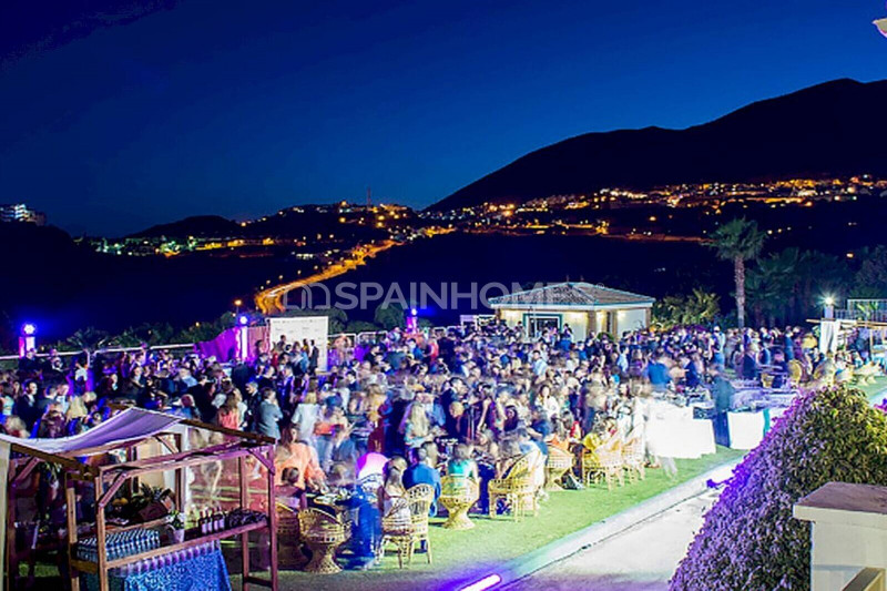 Отель в Испании, в Бенальмадене