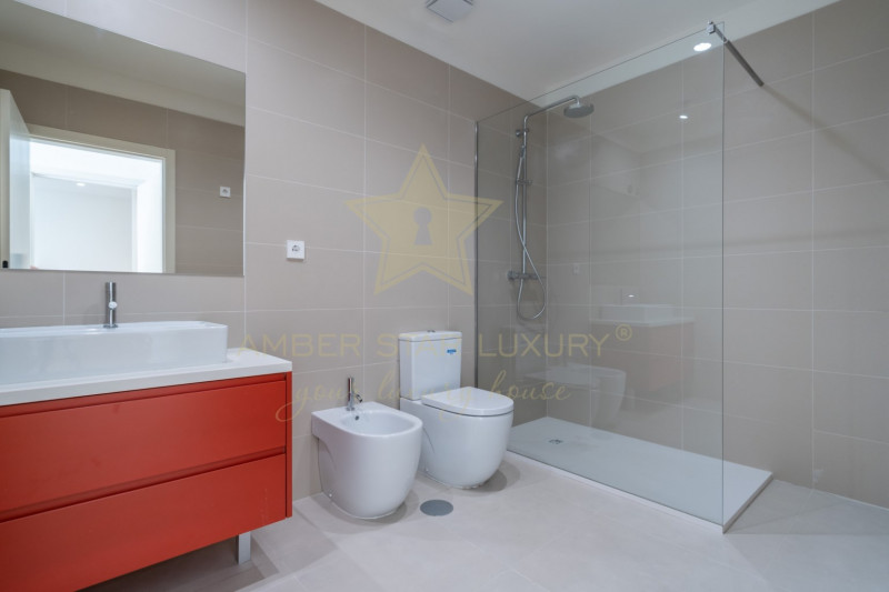 Коммерческая недвижимость в Португалии, в Порту