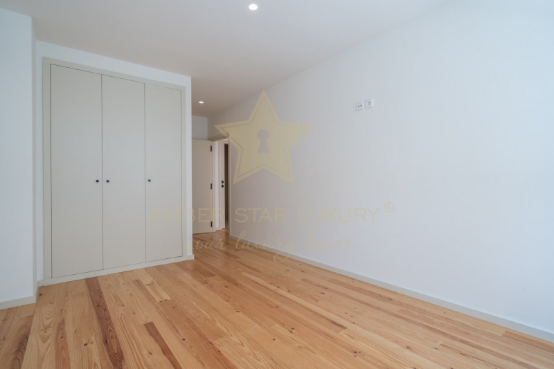 Коммерческая недвижимость в Португалии, в Порту