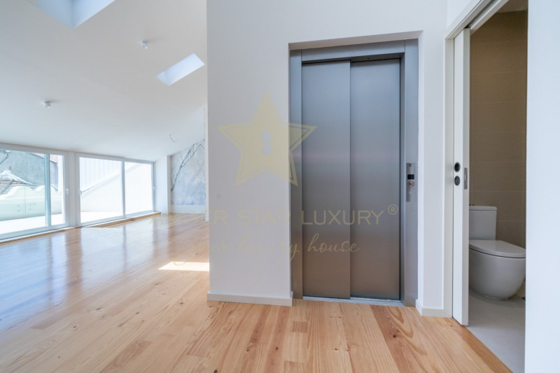 Коммерческая недвижимость в Португалии, в Порту