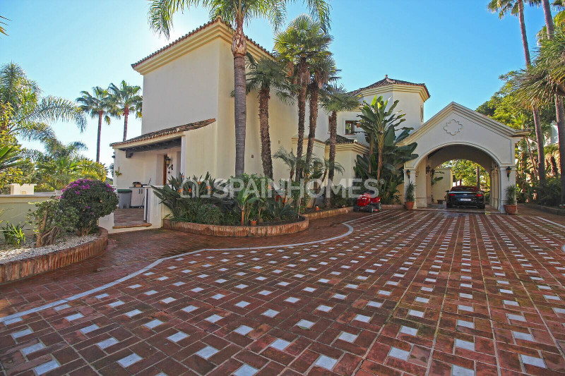 Дом в Испании, в Бенаависе