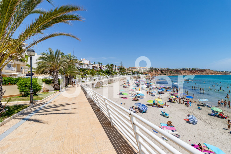 Вилла в Испании, в Лас Колинас Гольф