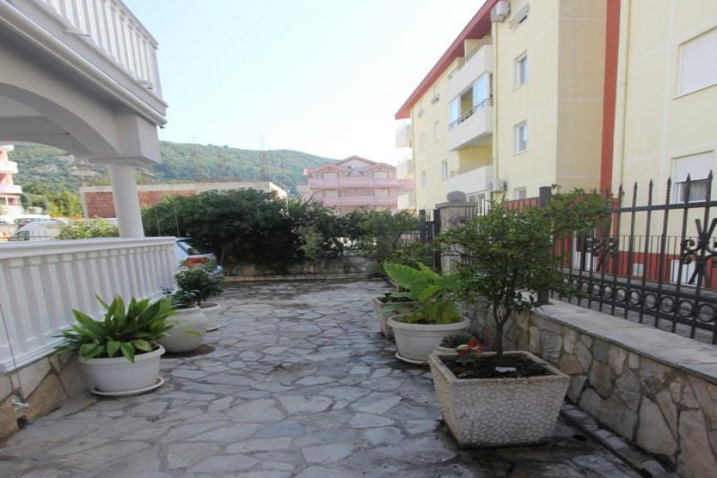 Дом в Черногории, в Будве