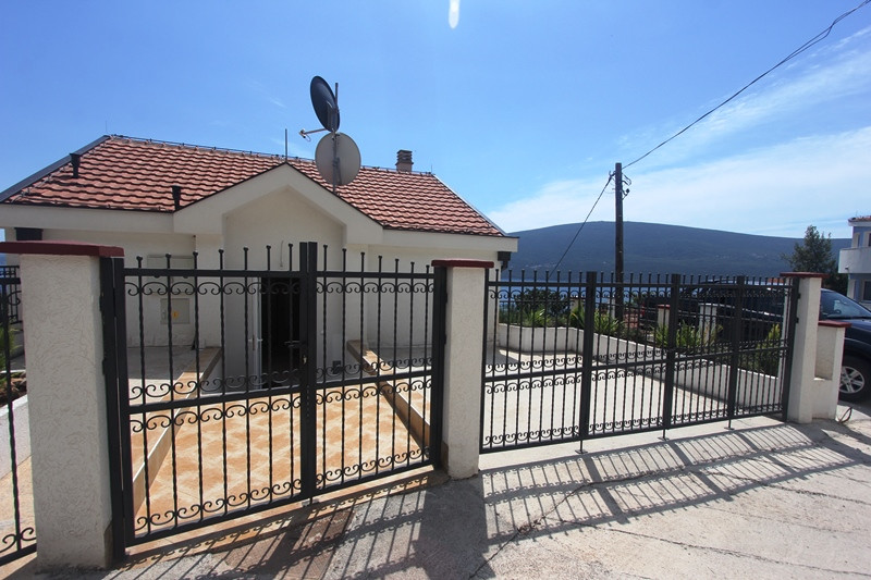 Дом в Черногории, в Баошичах