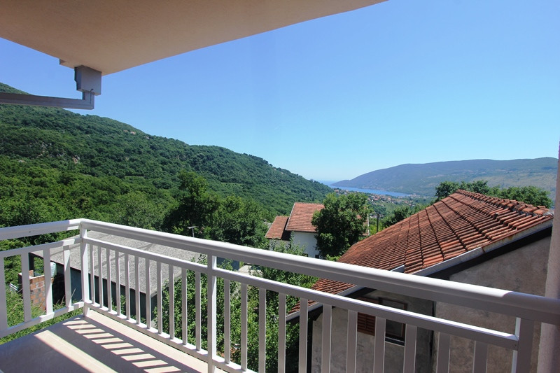 Дом в Черногории, в Игало