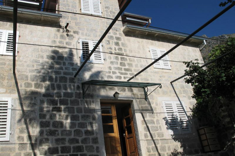 Дом в Черногории, в Доброте