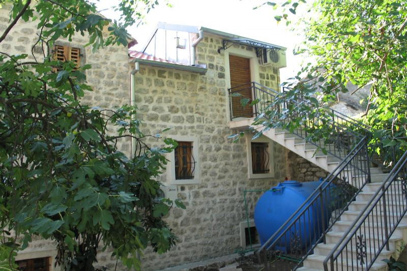 Дом в Черногории, в Доброте